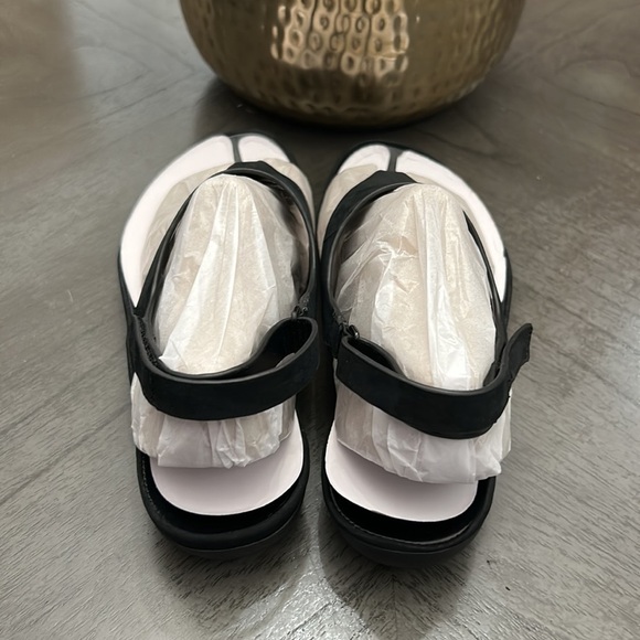 NATURALIZER Womens Black Lightweight Genn-detect Wedge Thong Sandals (Wide) - Picture 7 of 9